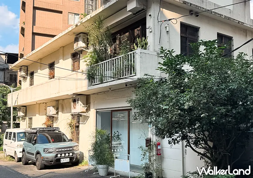 ▲南港深夜咖啡廳推薦！玉虫画室 日系金魚牆超好拍，假日營業到晚上10點（攝影：蕭芷琳）