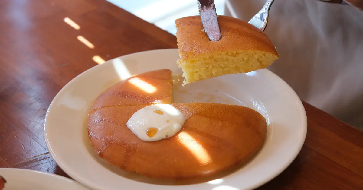 台北早午餐吃這家！貓下去新開店「民生早午餐」，咖啡無限續 脆皮粉漿蛋餅超推。