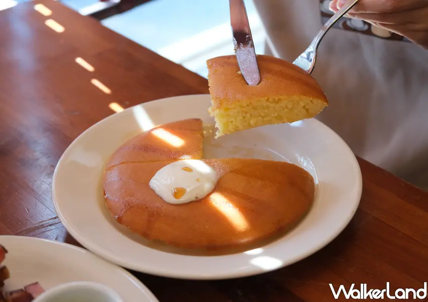 ▲甜點必點推薦「美式大鬆餅」蛋香、奶香十足,建議可以淋些許楓糖。(攝影:鄭雅之)