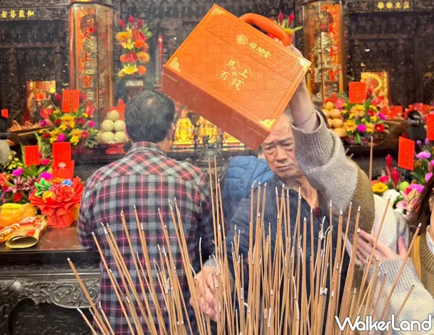 ▲經過大甲媽祖香火加持的錢母，設計精美且具收藏價值，適合擺放於辦公桌招財。圖／(大甲鎮瀾宮)提供；窩客島整理