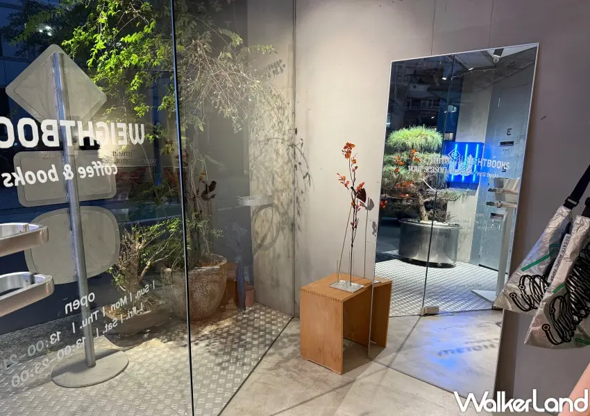 ▲隱藏版台北手帳展覽入口處有「花花鏡」可以拍張照留念、打卡。(攝影：鄭亦庭)