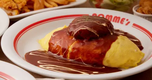 林口三井Outlet美食加一！日本第一蘋果樹蛋包飯插旗，買一送一連3天吃。