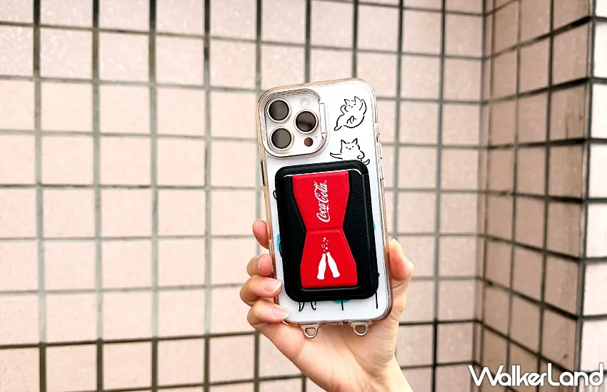 ▲實用又可愛的「時尚拍手機架」 圖／可口可樂提供；窩客島整理