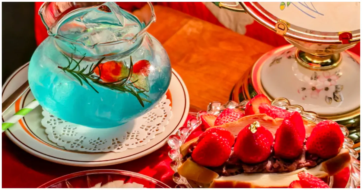 爆紅新興咖啡廳！「RanGerハス」用金魚缸喝蘇打汽水，昭和復古風高雄咖啡廳。