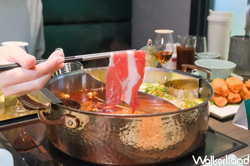 ▲青花驕插旗信義商圈，以經典麻辣鍋搭配跨界威士忌吃法，鎖定跨年與新春聚餐人潮。（攝影：張人尹）