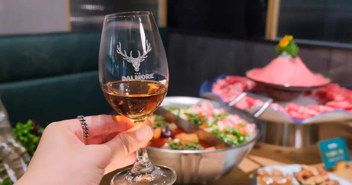 威士忌尬麻辣鍋！王品青花驕進駐信義A11，大摩威士忌麻辣鍋 威士忌冰淇淋必吃。