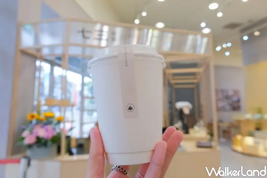 ▲配合快閃開幕,七三茶堂於指定期間內用茶泡飯套餐加碼贈送茶拿鐵買一送一優惠券。(攝影:張人尹)