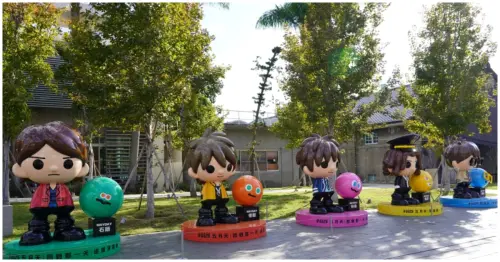 跟著五月天玩台中！五月天公仔分佈台中，STAYREAL純真公園同步開跑，五月天打卡點一次看。