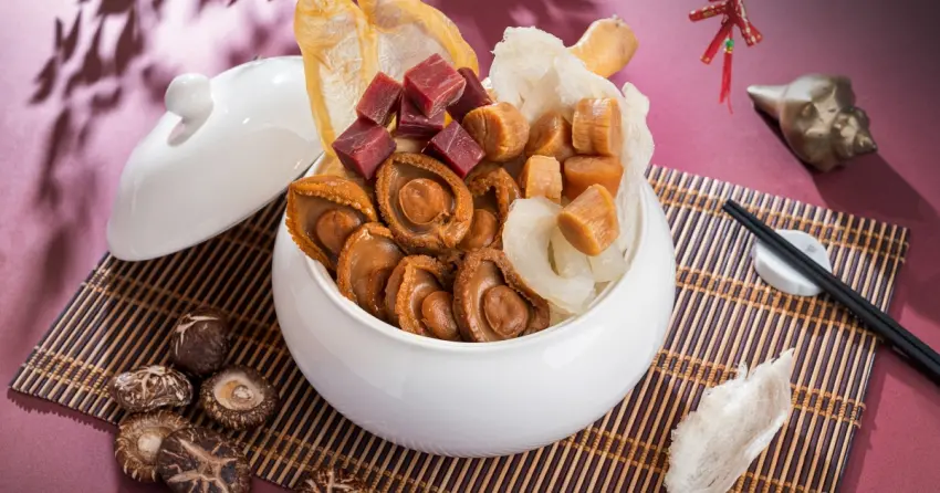 2026年菜預購攻略！君悅現做熱菜拚場、點水樓全雞砂鍋湯、圓山6大主廚聯手、雅閣米其林奢華上桌。