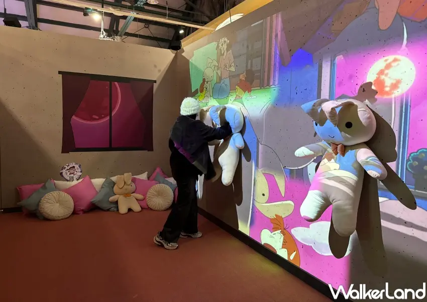 ▲華山蠟筆小新展規劃互動遊戲關卡，可以毆打牆上妮妮兔兔。(攝影：鄭亦庭)