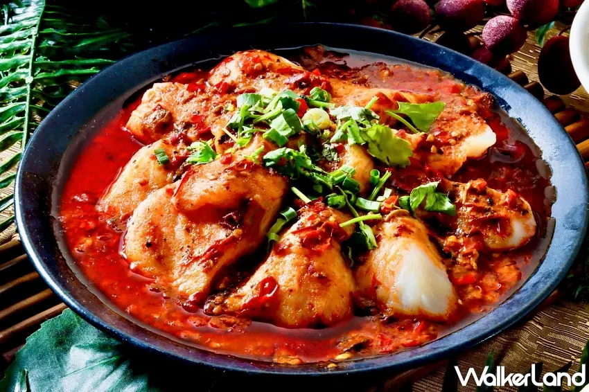 ▲「飄香紅燒牛臉頰」選用富含膠質的精華部位，經過長時間紅燒燉煮，肉質軟嫩入味，濃郁醬香令人難以抗拒。圖／台北凱撒大飯店提供；窩客島整理