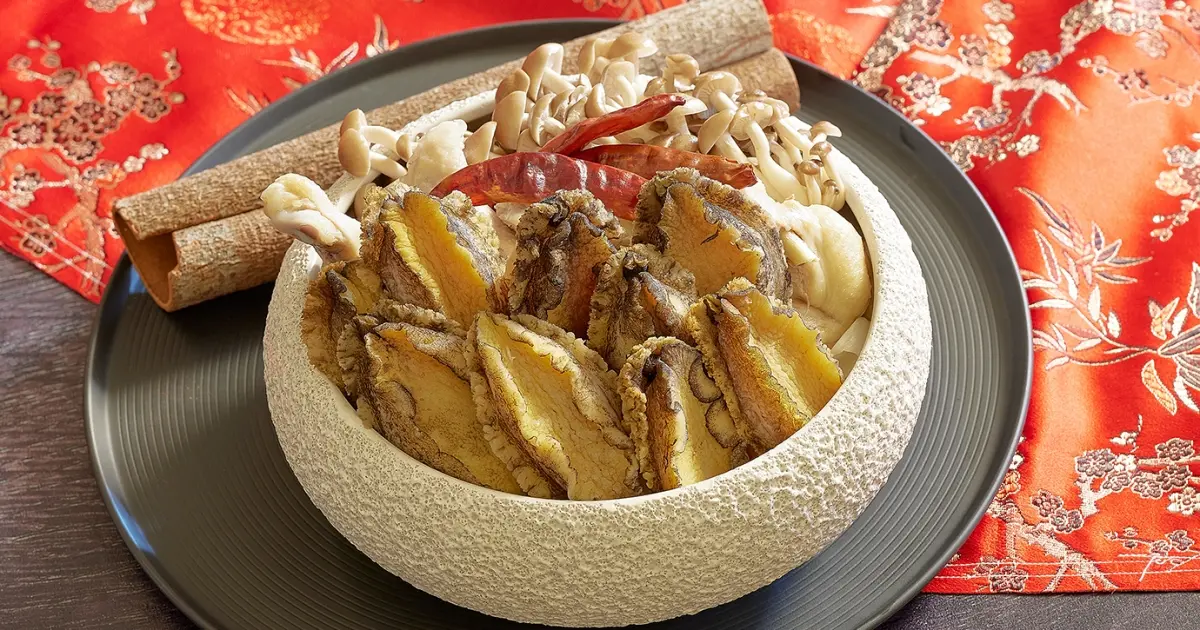 長輩吃到飽7折！鉑麗安吃到飽推出烤鴨、現沖牛肉湯，期間限定加碼送松葉蟹腳。