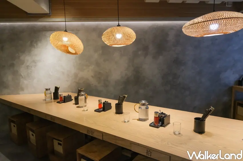 ▲小杜麵館2025年12月正式開幕，粉絲們朝聖享受到地港式風味。（攝影：張人尹）