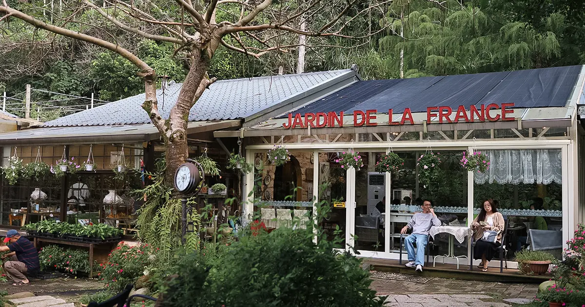 桃園景觀餐廳推薦！南法玫瑰園 Jardin de la France 隱身山腳，玻璃屋法式秘境超美。