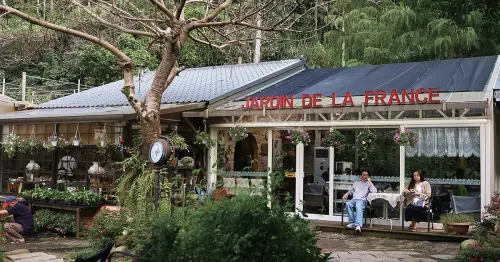 桃園景觀餐廳推薦！南法玫瑰園 Jardin de la France 隱身山腳，玻璃屋法式秘境超美。
