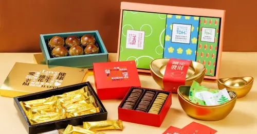 2026春節禮盒推薦！貓茶町「全台最黑蛋黃酥」鑲金箔、「鐵定發財」元寶禮盒，10款茶甜點攻略一次看。