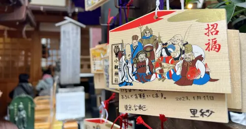 不在觀光路線上的祈福地：跟著日本橋世代企業，走進百年信仰中心「小網神社」的參拜巡禮與洗錢信仰。