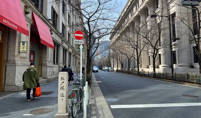 ▲說到日本橋，人們會聯想到的一組組構成近代日本商業帝國的名字。