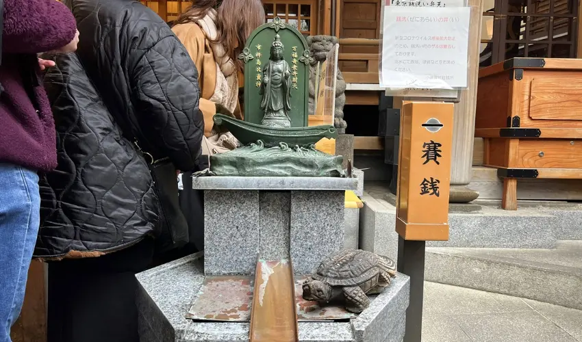 ▲關於銭洗いの井官方說法是：將經過銭洗いの井淨化的錢財放入錢包，便可獲得財富。