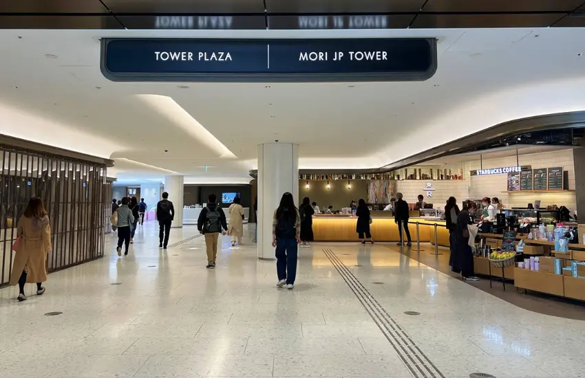 ▲散落在街角的公共藝術綠地、販售世界各國生鮮熟食與花藝選品的、還有來自日本各地的小眾設計品牌選物店等。