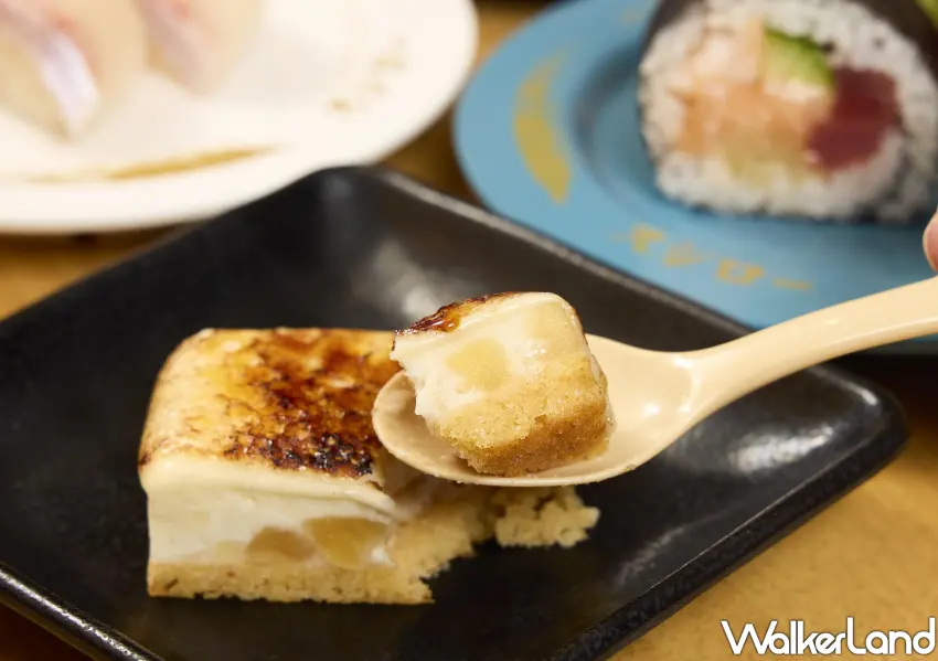 ▲壽司郎甜點「蘋果香草布蕾冰糕」一次吃到蛋糕、果肉到慕斯與焦糖脆殼。
