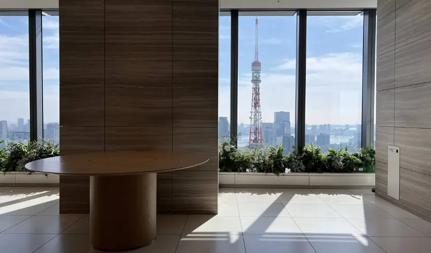 ▲為了控制人流、維持樓層的秩序,讓觀景不再是觀光儀式,而能自然融入東京人的生活節奏。