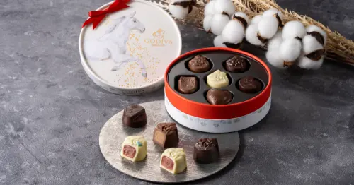 GODIVA今年很東方，攜手京都上賀茂神社推出馬年限定巧克力，內附繪馬卡片超有收藏價值。