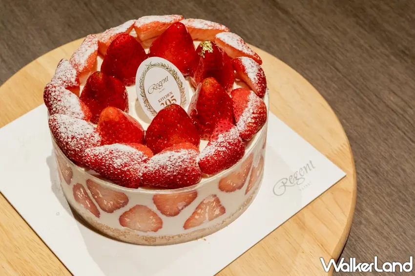 ▲KITCHEN205全新推出「巧克力草莓蛋糕」，以巧克力蛋糕體結合鮮草莓與奶油，風味更為成熟濃郁。圖／台北晶華酒店提供；窩客島整理