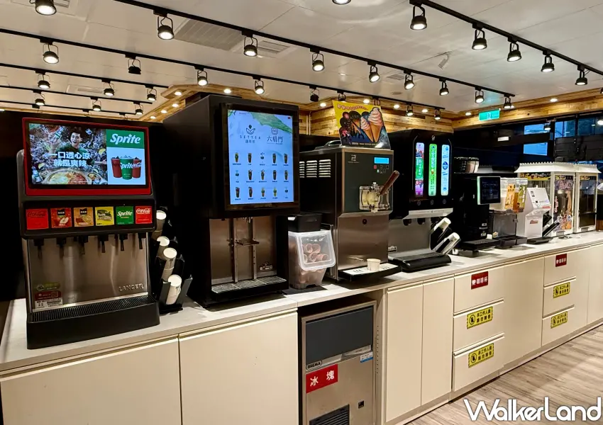 ▲小火鍋霸主「六扇門」插旗中正紀念堂周邊,飲料、冰淇淋等全都無限暢飲。