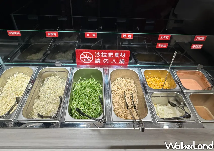 ▲六扇門中正店沙拉吧部分則是有清爽蔬菜和涼麵等自由選擇。