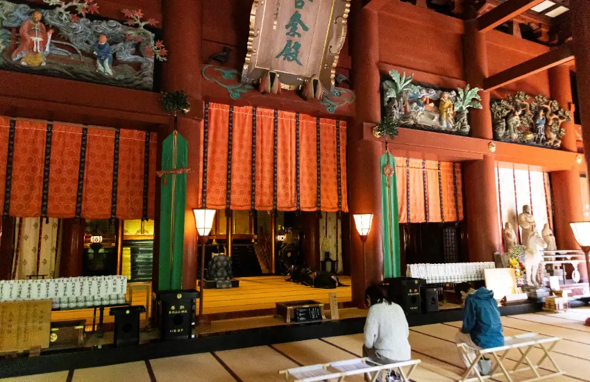 ▲飯店為房客準備三神合祭體驗，可以在工作人員導覽下，親身體會神事莊嚴的氛圍。