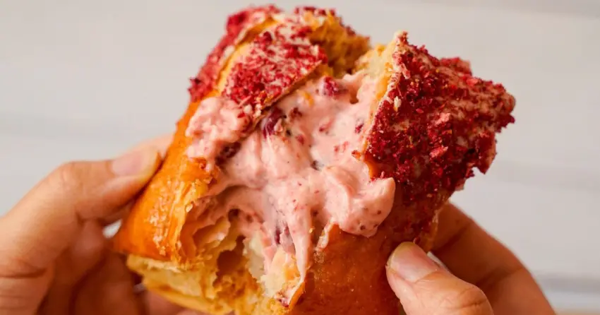 泡芙控要吃新甜點！拿破崙泡芙「Crizzi 脆日」快閃，爆餡草莓尬千層泡芙。