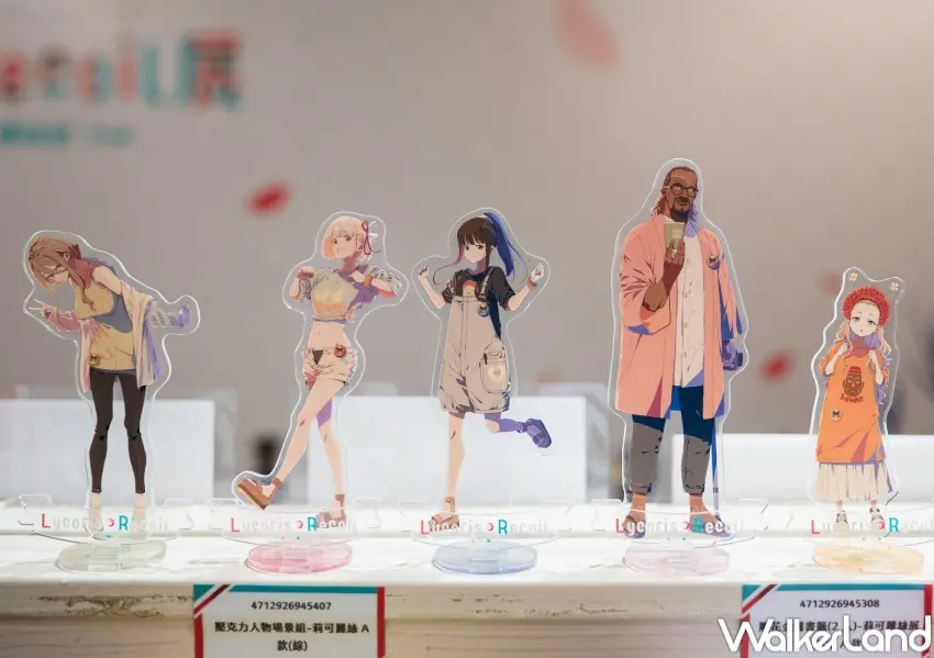 ▲松菸莉可麗絲展限定周邊！必買角色壓克力立牌，共有5款角色造型。