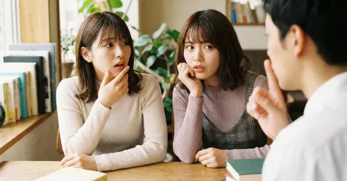 雄女學生路易莎聊天遭嗆小聲點！一句神回覆全網挺：咖啡廳非圖書館