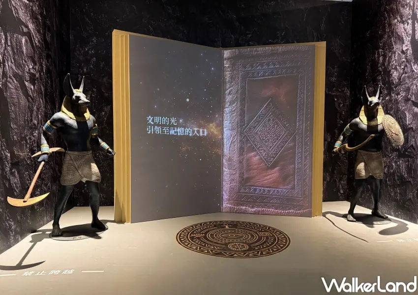 ▲華山世界古文明展亮點！打造亞述古代宮殿、埃及金字塔、復刻雕像，以及多款周邊商品。(攝影：鄭亦庭)