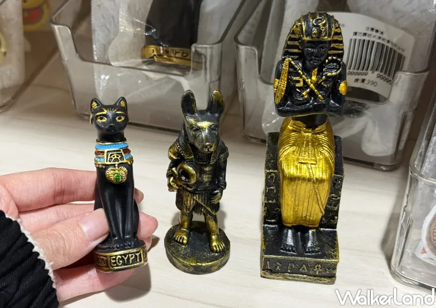 ▲華山古文明展周邊必買推薦埃及古文明雕像擺飾。(攝影：鄭亦庭)