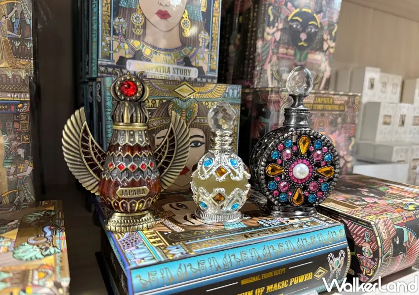 ▲華山世界古文明展周邊推薦必買超浮誇造型香水。(攝影：鄭亦庭)