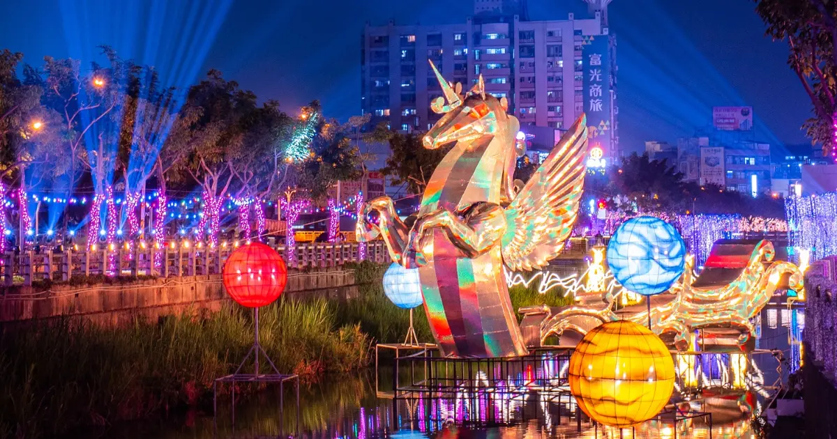 2026屏東燈節美翻！4大燈區點亮屏東，小提燈怎麼領、接駁車怎麼搭先看。