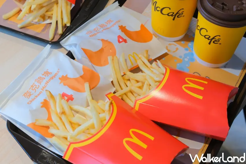 ▲大薯、麥克鷄塊、勁辣香鷄翅成為不少考生考前舒壓的熟悉選擇。（攝影：張人尹）