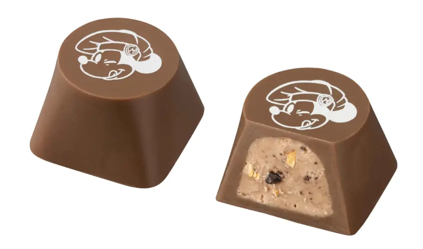 ▲牛奶巧克力榛果碎片咬下去有榛果和巧克力碎片的酥脆口感。