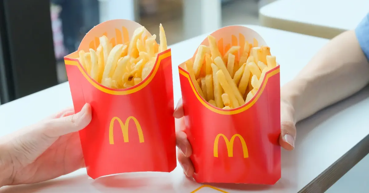 麥當勞大薯買一送一！應援學測考生 麥當勞APP推3大買一送一，鷄塊 大薯必吃。