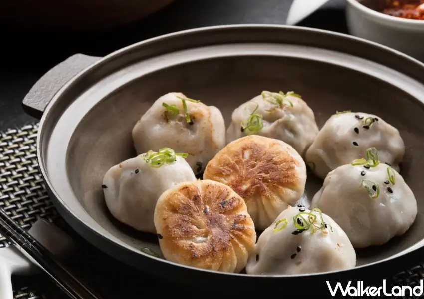 ▲南港漢來上海湯包「蝦肉生煎湯包」是人氣第三的必點菜。