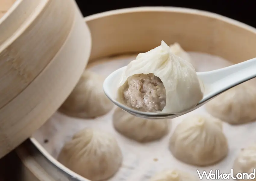 ▲南港漢來上海湯包每桌必點「手工小籠湯包」，除了有原味還有麻辣口味。