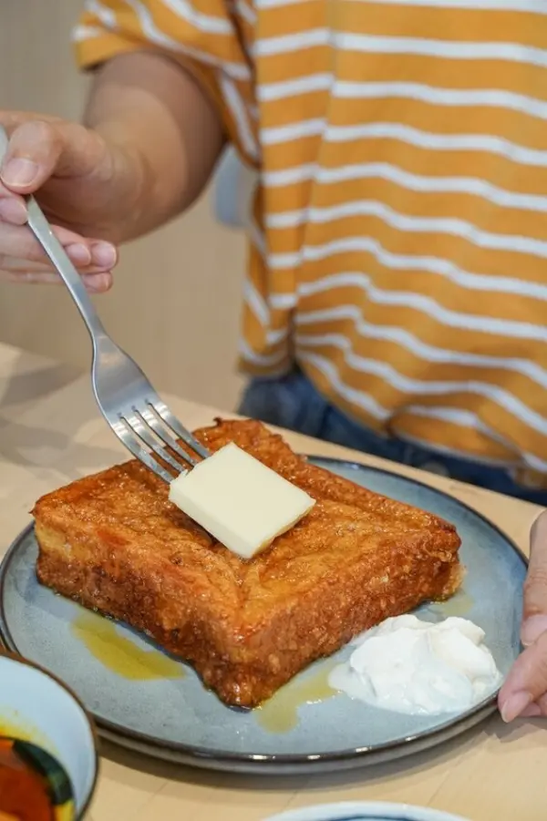 ▲高雄巨蛋周邊美食推薦！港式美食「貓之家俱樂部」西多士必點。