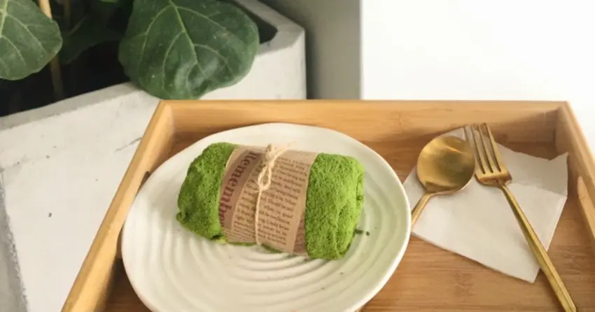 ▲來到「有片森林」，必點招牌「若竹抹茶」毛巾捲！濃郁的抹茶香氣，是午後最甜蜜的滋味。