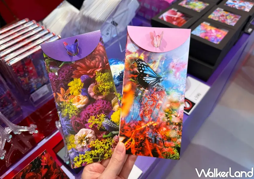 ▲華山蜷川實花展台北站獨家周邊！蜷川實花紅包袋有蝴蝶設計，過年紅包必收。(攝影：鄭亦庭)
