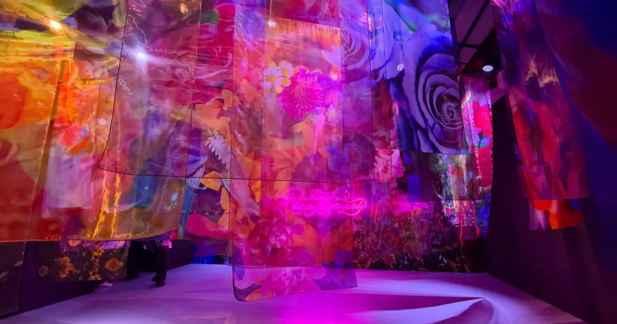 蜷川實花展在華山！蜷川實花展台北站8大展區，台灣限定蜷川實花紅包袋、泰迪熊必買。