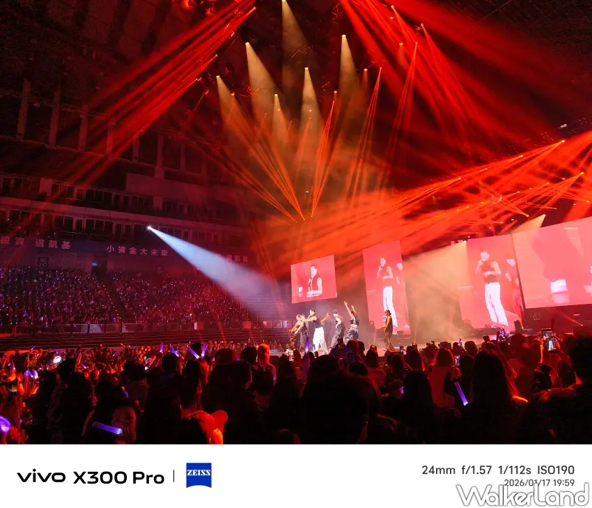 ▲啟用vivo X300 Pro 的「舞台模式」，即使面對複雜燈光也能輕鬆駕馭。（攝影：楊婷雅）