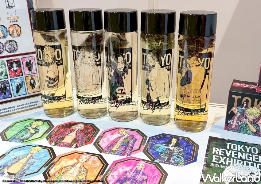 ▲東卍展台北場周邊必買！展外Café stand5款冷泡茶，買就送東卍角色杯墊。