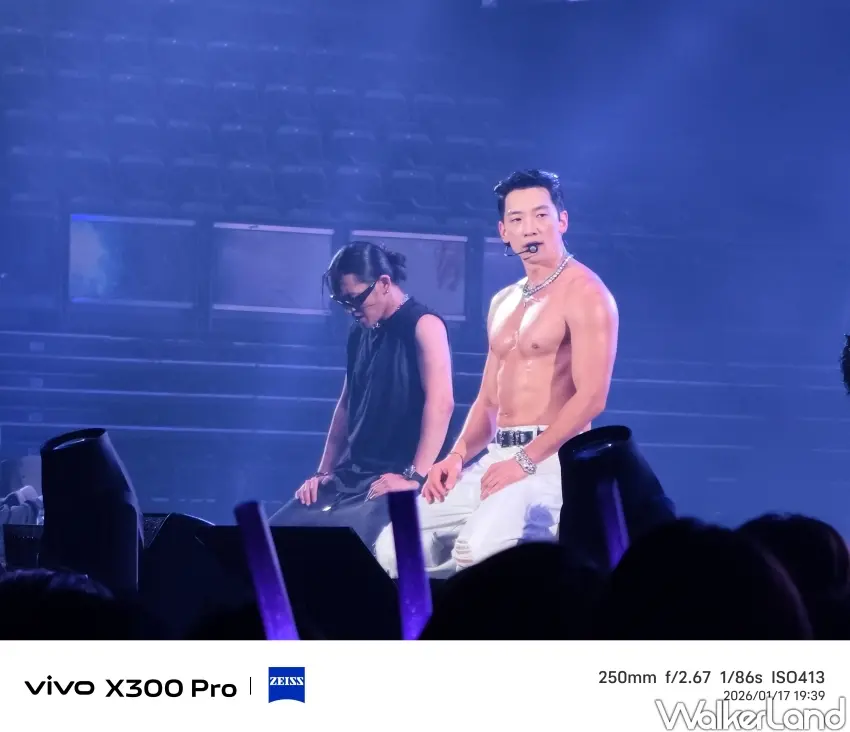 ▲vivo X300 Pro，即使坐在最遠位置，也能讓Rain近在眼前。（攝影：楊婷雅）